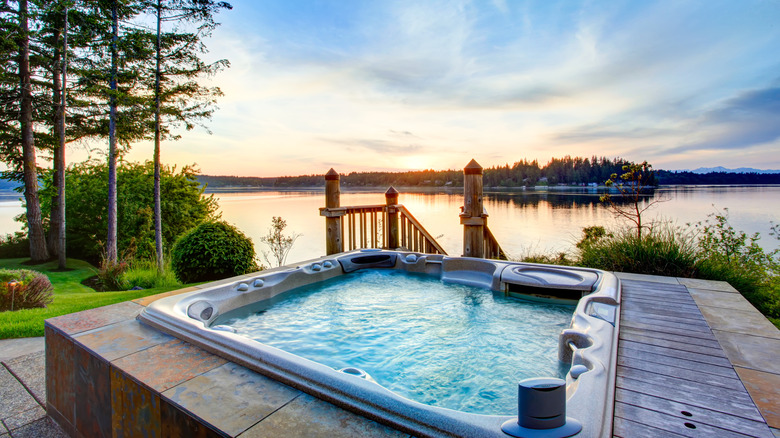 beautiful hot tub with a view 
