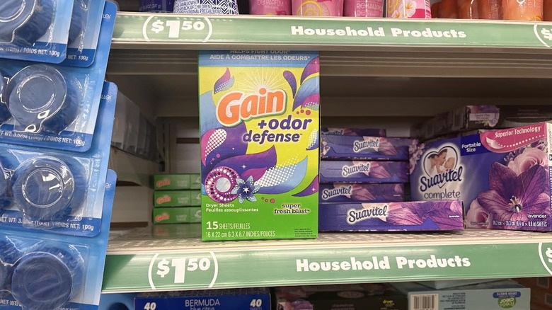 Pack of 15 dryer sheets on dollar store laundry products shelf