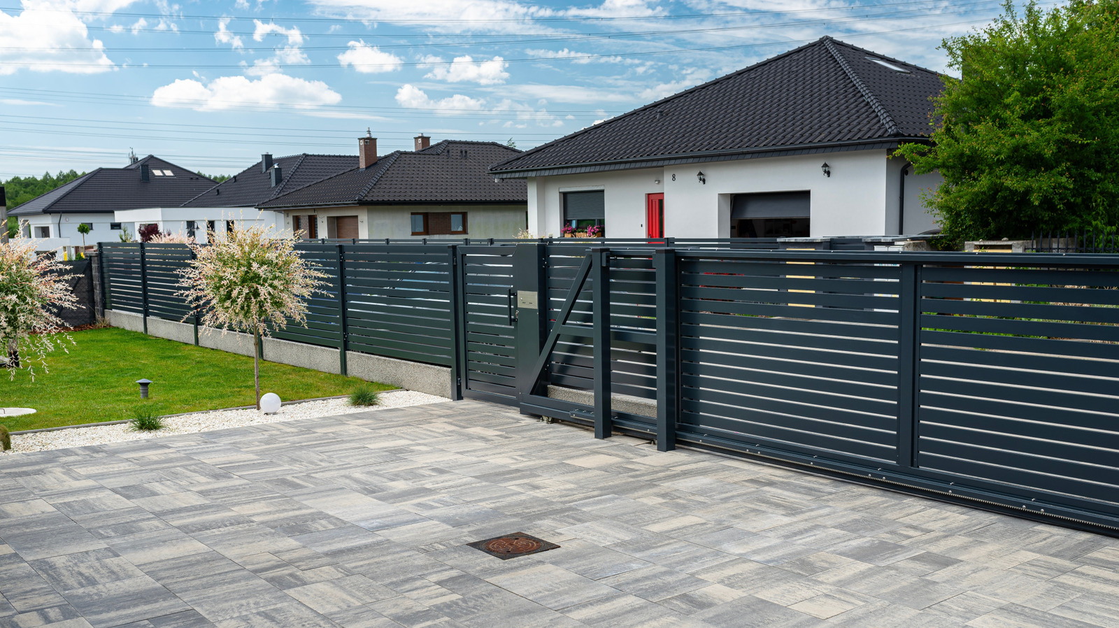 7 Modern Front Yard Fence Ideas For A Private And Stylish Landscape