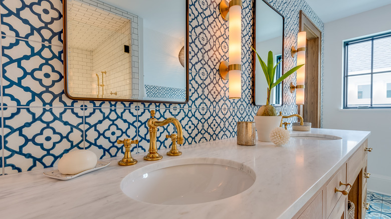 White and blue tiled bathroom