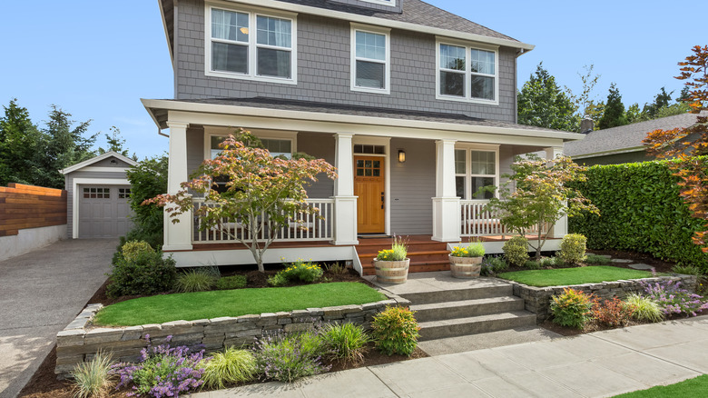 House with nice landscaping