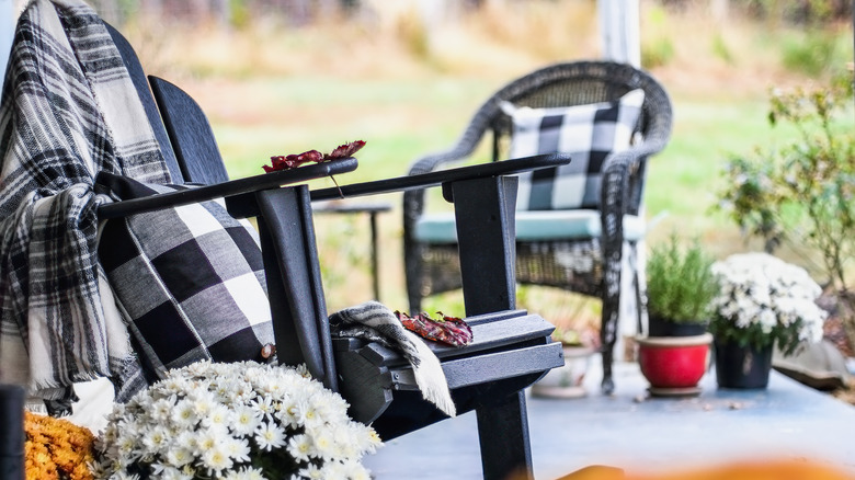 cozy porch decor