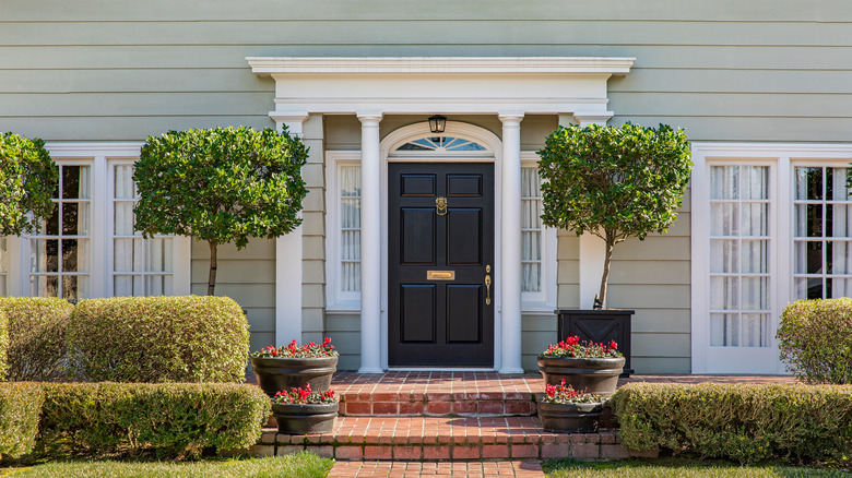 classic porch decor
