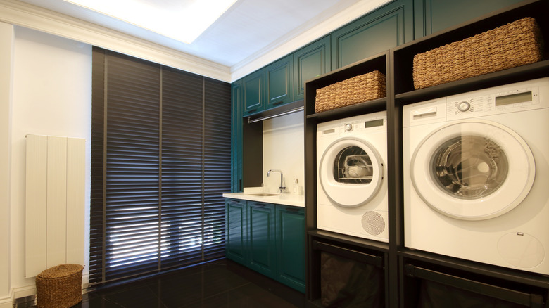 kelly green laundry room