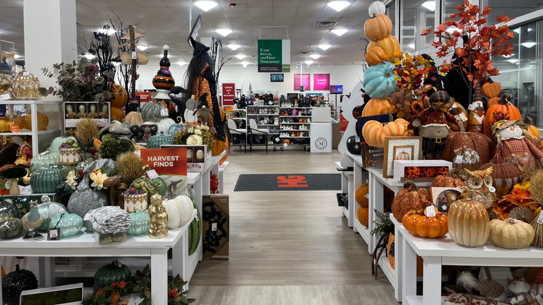 HomeGoods store with fall decor