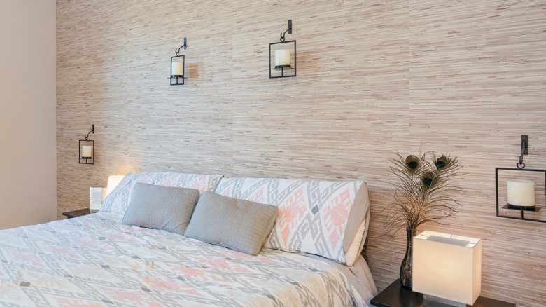 grasscloth wallpaper in bedroom