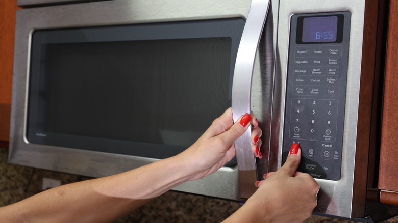 woman using microwave settings