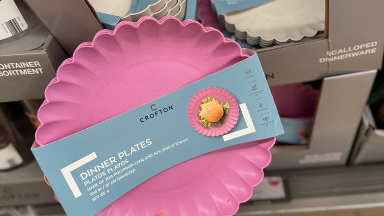 Pink scalloped dinner plates at an Aldi aisle