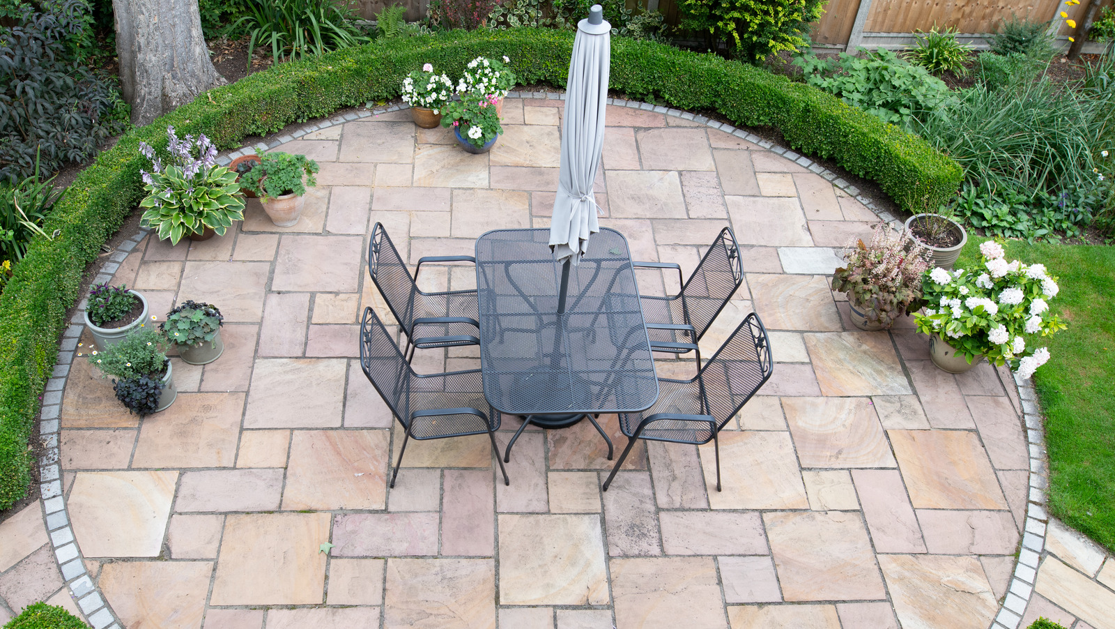 8 Best Ways To Clean Metal Furniture