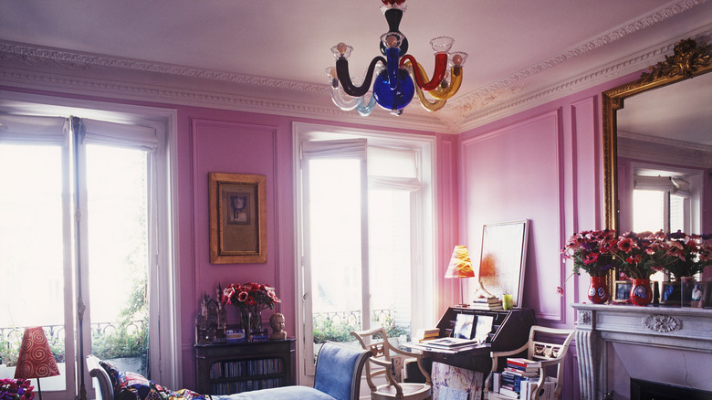 Pink living room with color capping