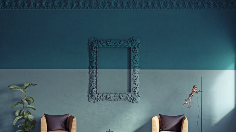 Teal color capping in a living room