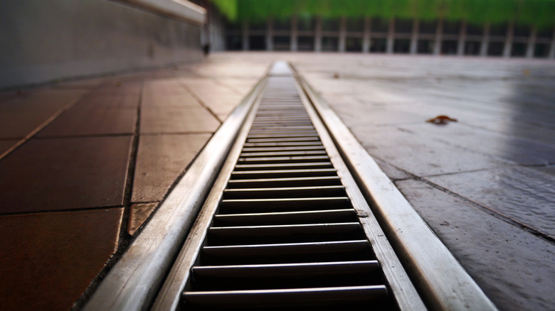 Metal drainage in a driveway