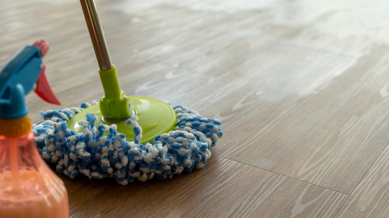 cleaning wood vinyl floors