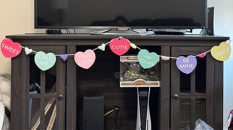 Aldi's candy heart gardland with sweet sayings