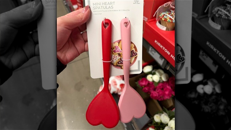 Two small heart-shaped spatulas in red and pink