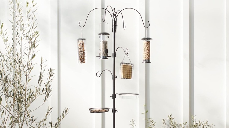 A Best Choice Products 6-hook bird feeding station