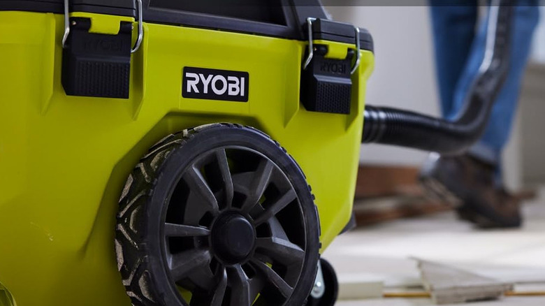 A close up of the RYOBI wet dry vacuum with wheels.
