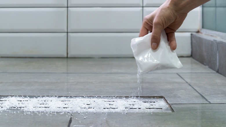 epsom salt cleaing shower drain