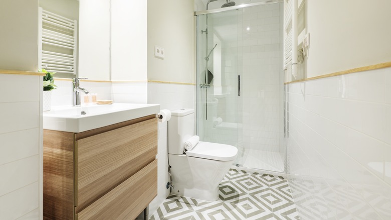 Small bathroom with geometric floor