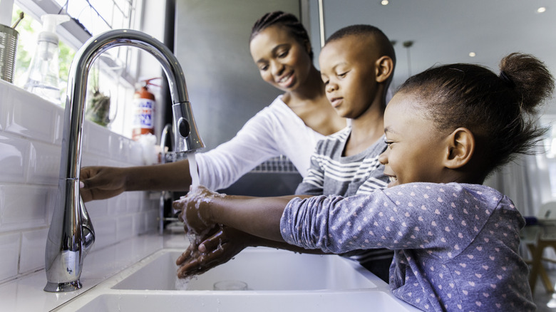 Family using kitchen faucet 