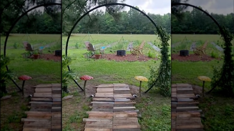 Moongate made of trampoline