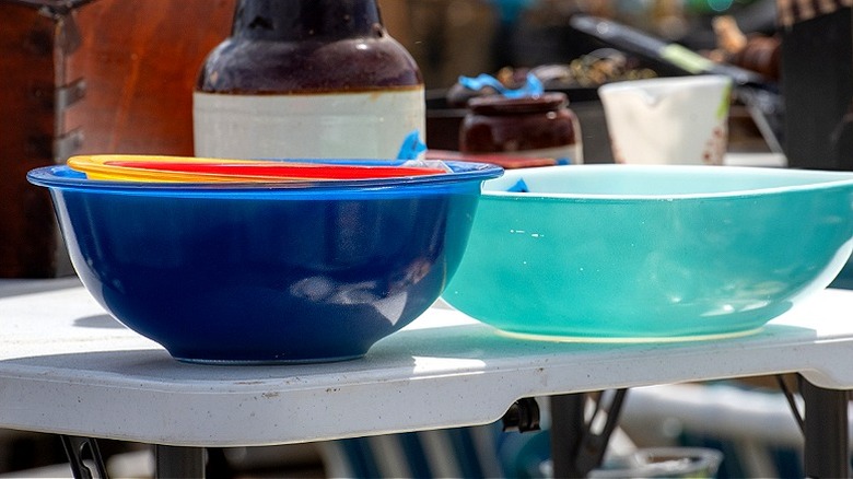 Pyrex bowls on a table at a flea market
