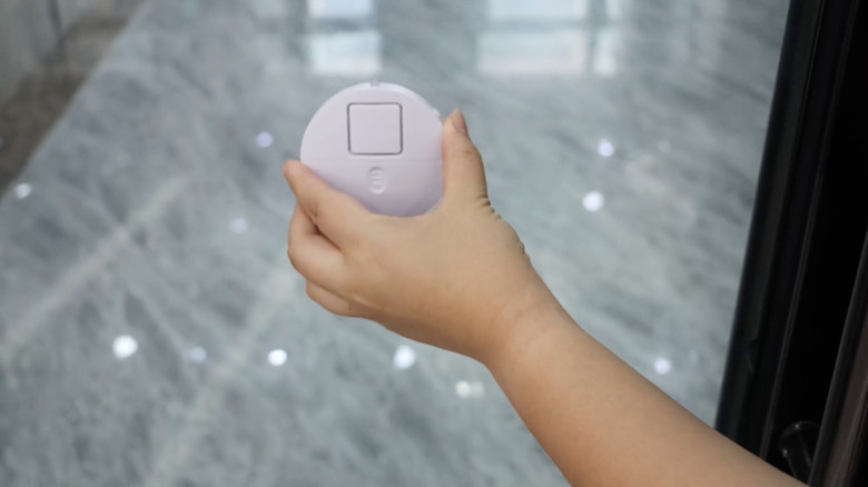 placing vibration sensor on window