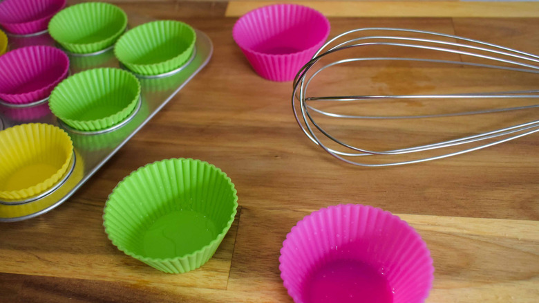 colorful silicone baking cups