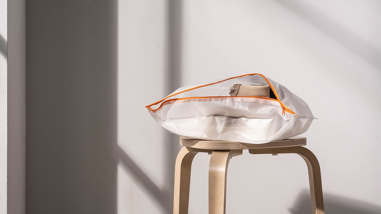 Two pairs of white shoes in a PÄRKLA Shoe Bag