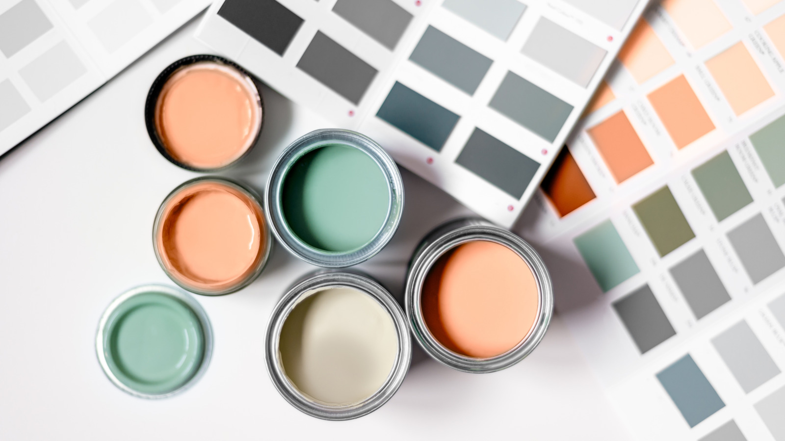 9 Of The Best Paint Colors To Brighten Up A Low Light Room L Intro 1740484579