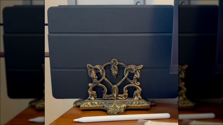 Tablet held in napkin holder