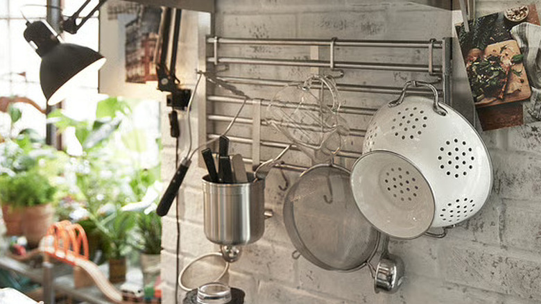 Wall kitchen hanger with pot strainer and colander