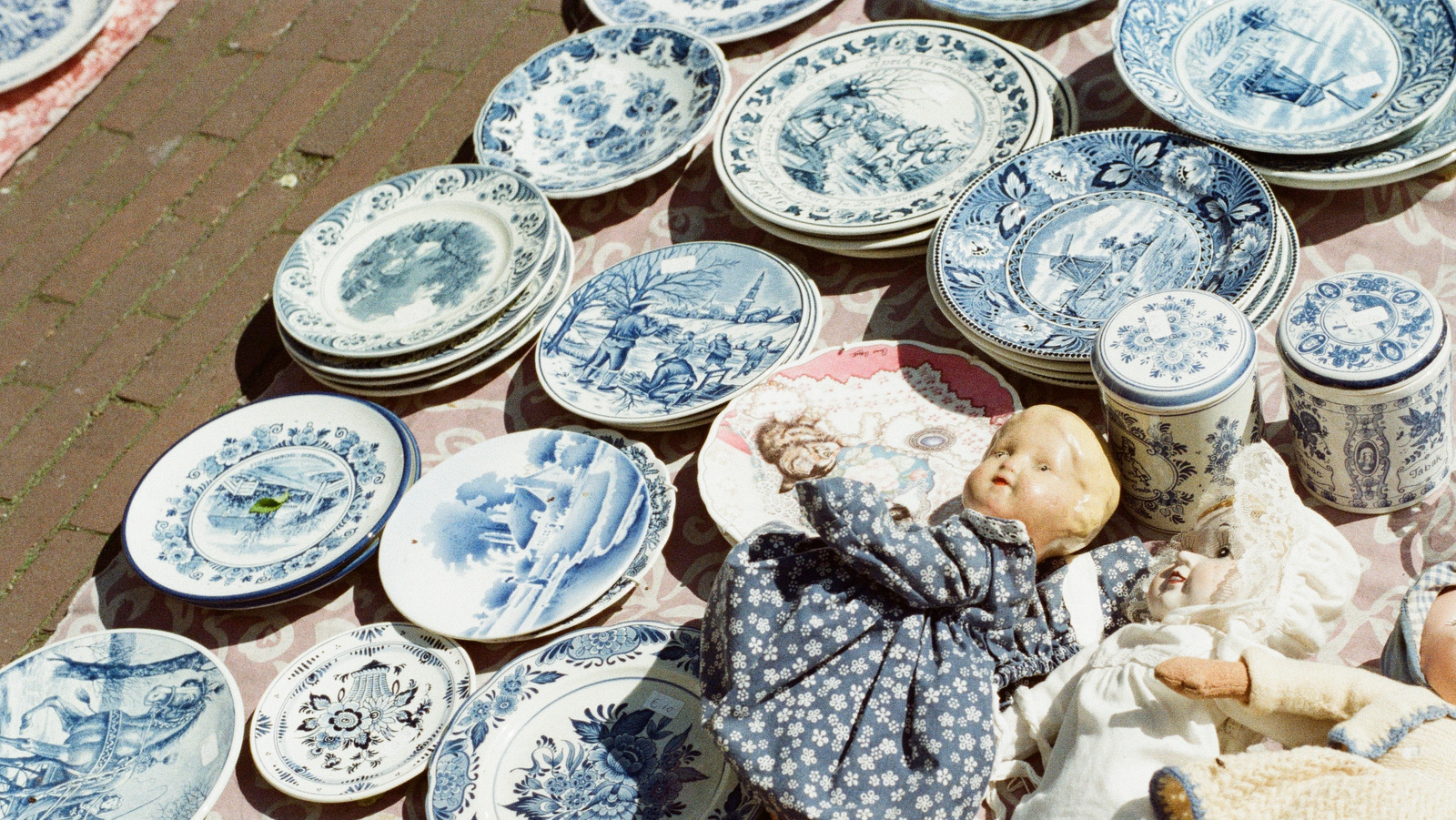 9 Vintage Dishware Brands To Bring Your Kitchen Retro Charm