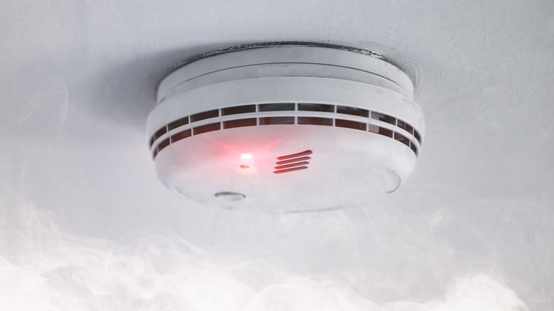 smoke alarm in ceiling