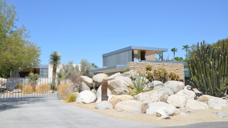 midcentury modern house in palm springs