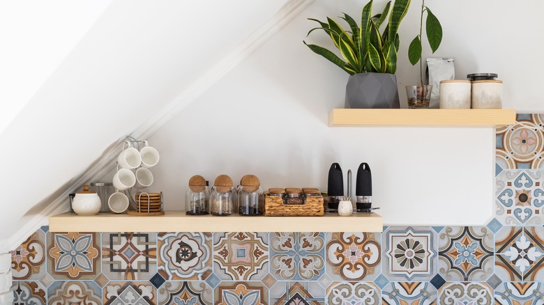 Open kitchen shelves with backsplash