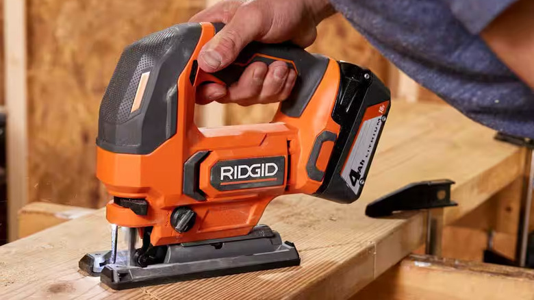 The Ridgid 18V brushless cordless jigsaw in use
