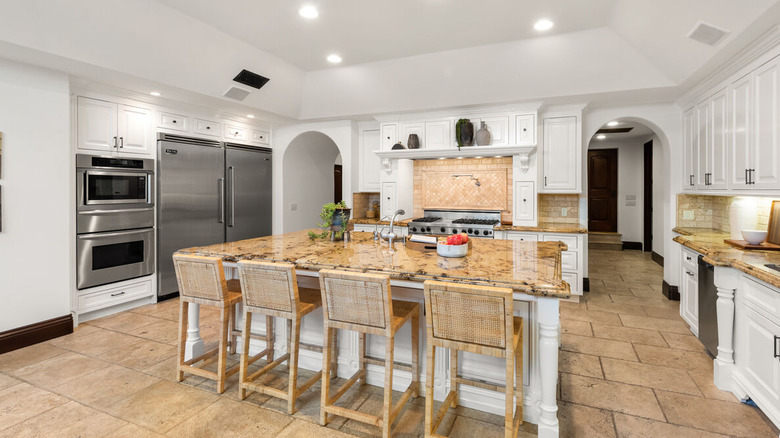 Bright Tuscan-inspired kitchen