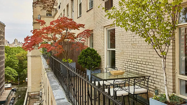 balcony with sitting area