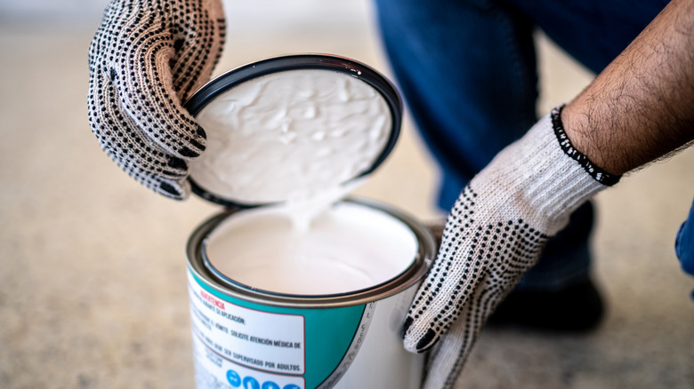 A Piece Of Aluminum Foil Will Preserve Your Can Of Leftover Paint