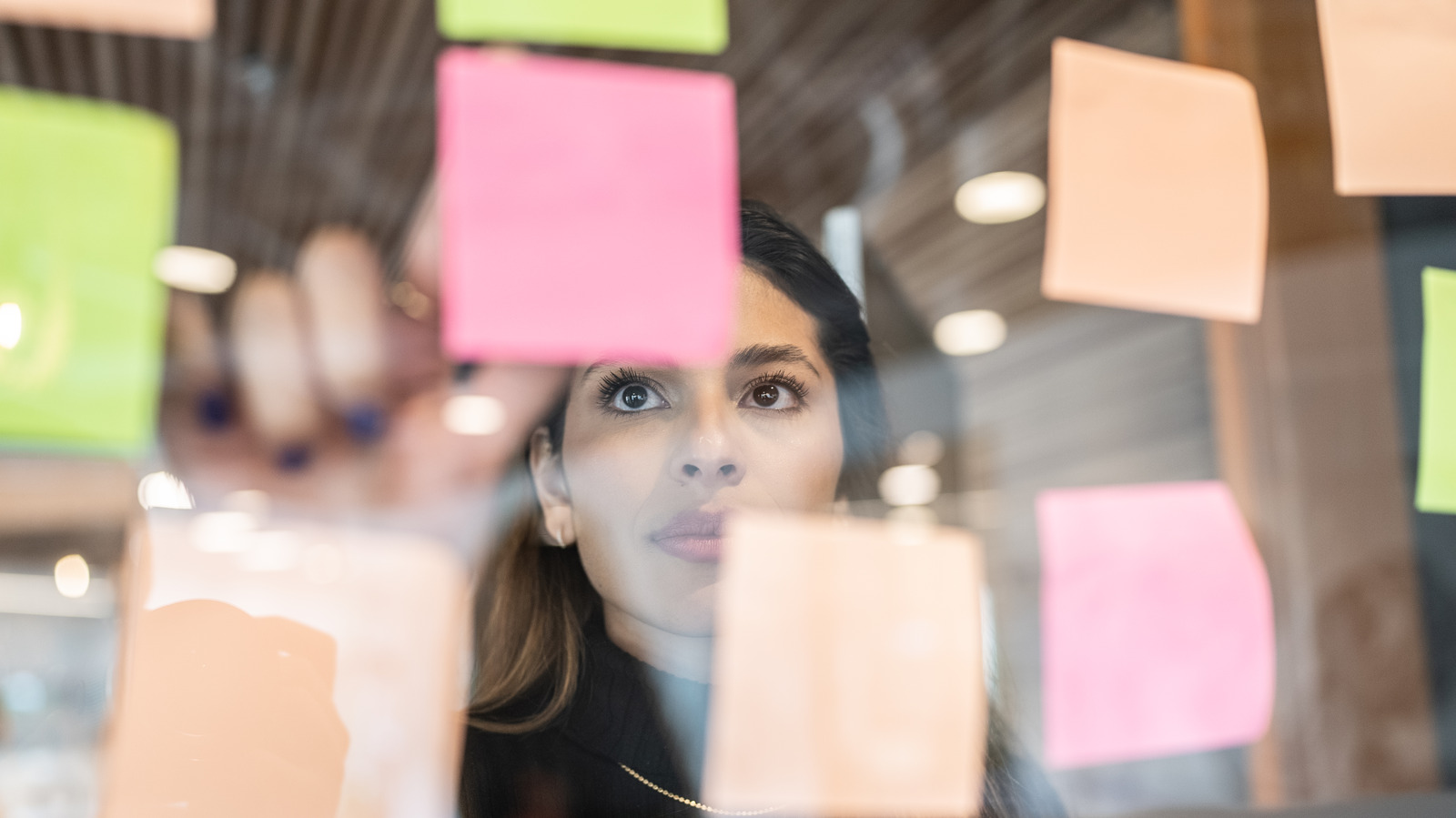 A Sticky Note Makes Detailed Cleaning A Breeze. Here's How