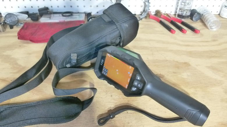 Handheld F2W thermal camera on a workbench
