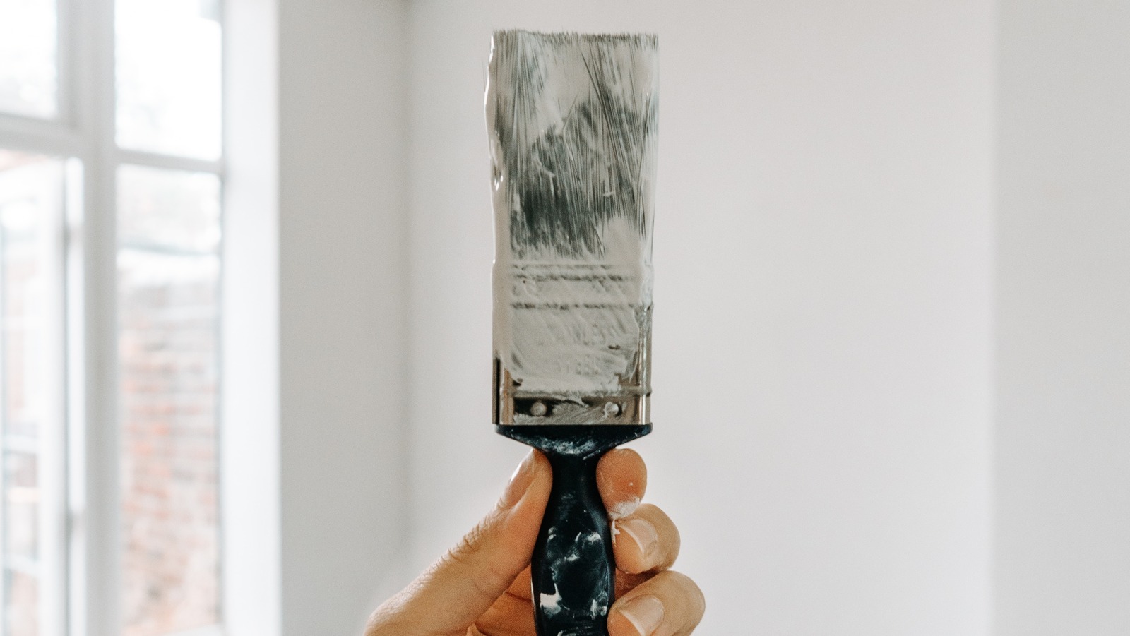 A WD40 Trick Will Make Reusing Paint Brushes Easier Than Ever