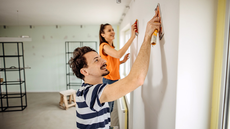 couple pouring over interior design trends