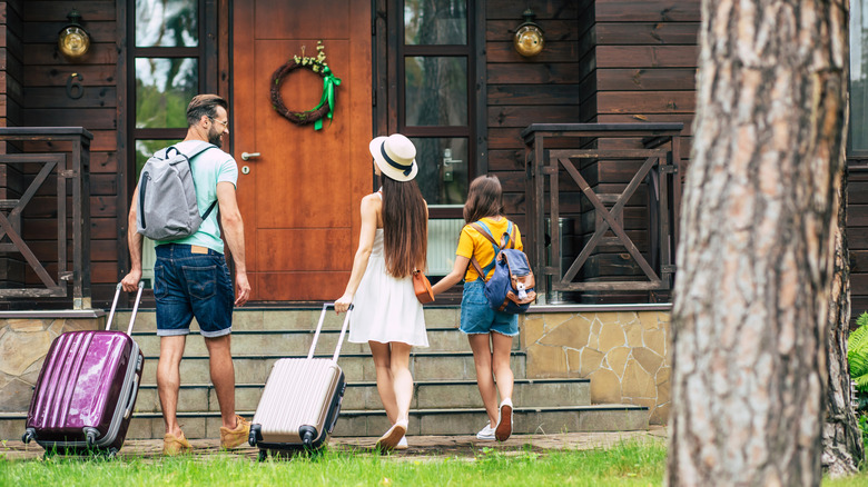family arriving to Airbnb