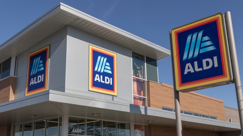 Aldi store front