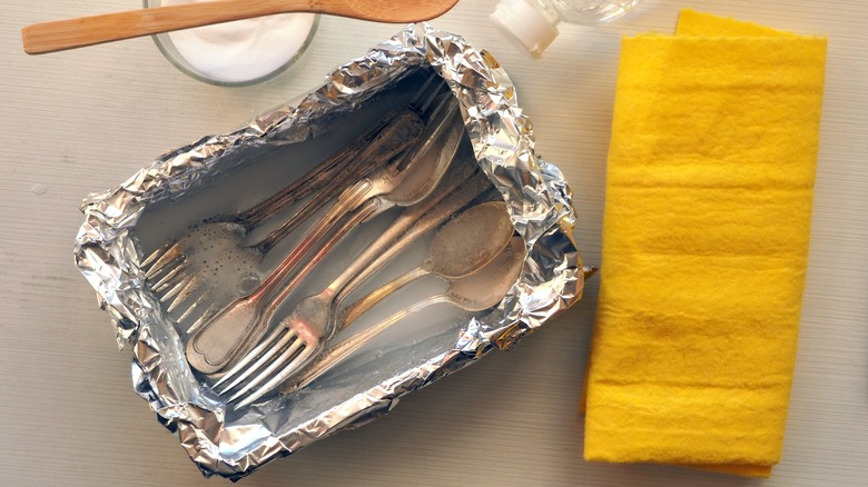 silverware soaking in foil cleaning hack