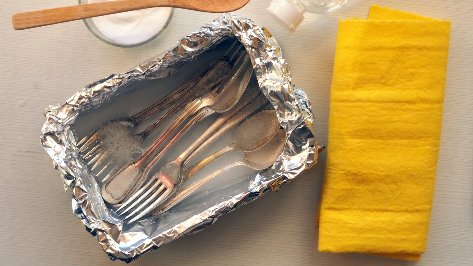 All The Ways You Should Be Using Aluminum Foil To Clean Your House