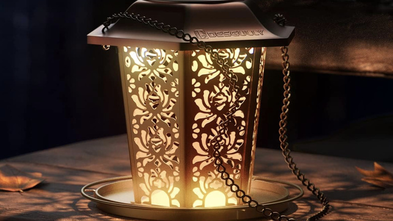 DesGully glowing bird feeder with ornate detailing