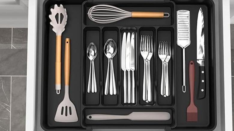 Ukeetap's expandable silverware organizer loaded with utensils